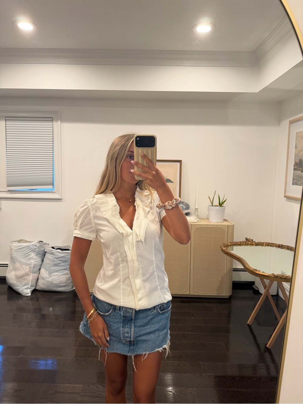 BCBGMaxAzria White Ruffled V-Neck Puff Sleeve Blouse